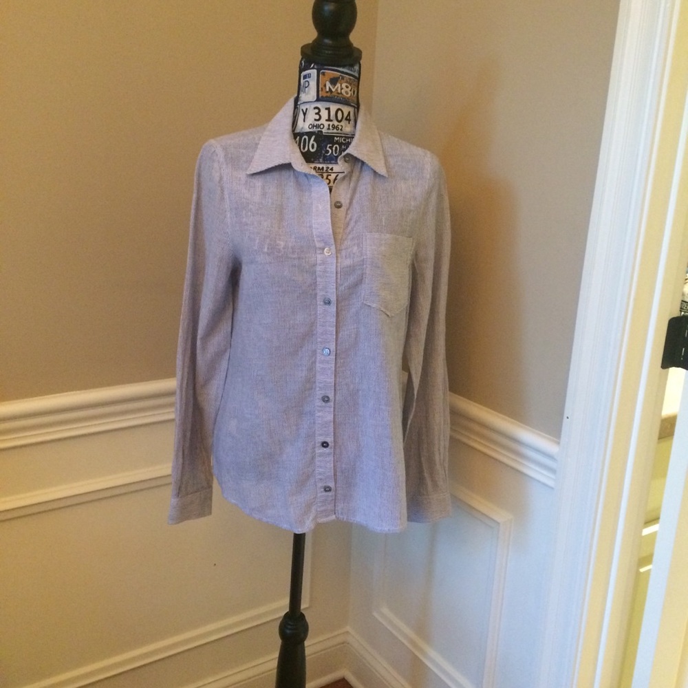 Anthropologie peephole in back blouse.